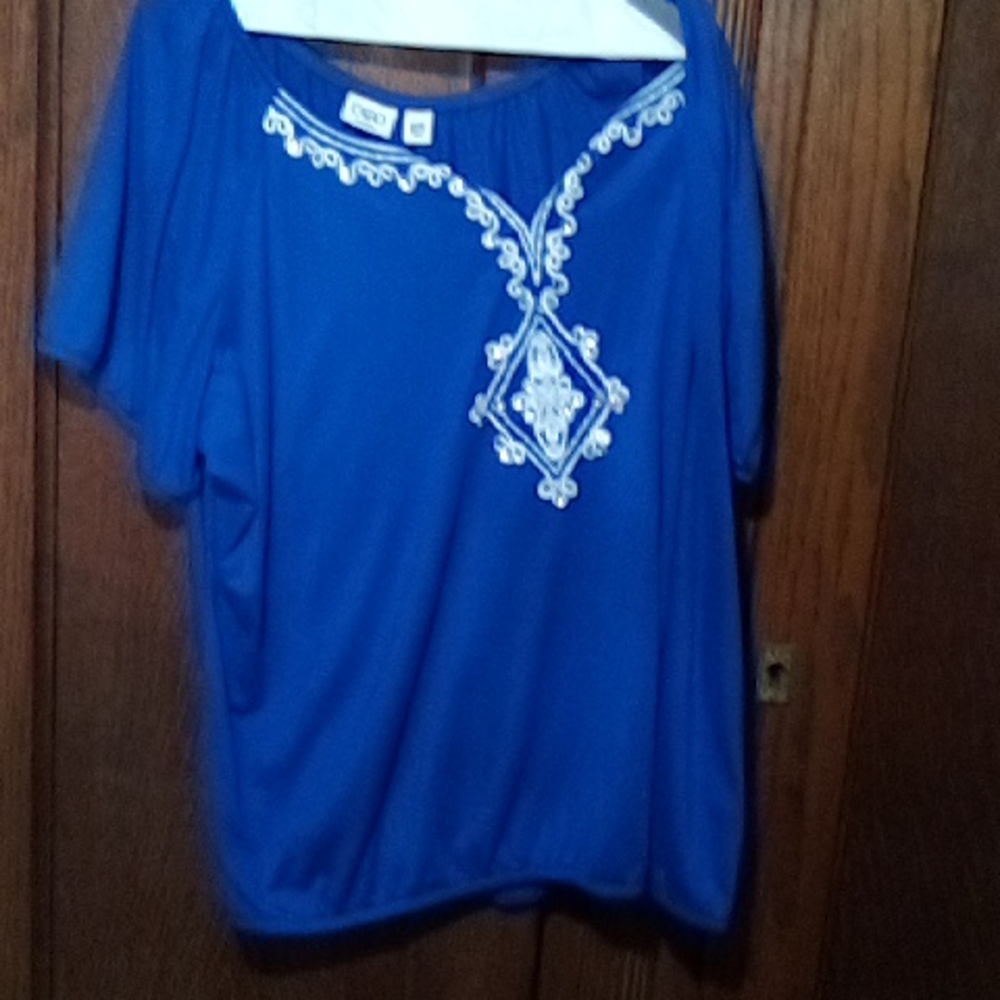 Blue shirt with pattern and rhinestone size 26/28 (317)